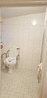 4. Toilette mit Dusche für Rollstühle
